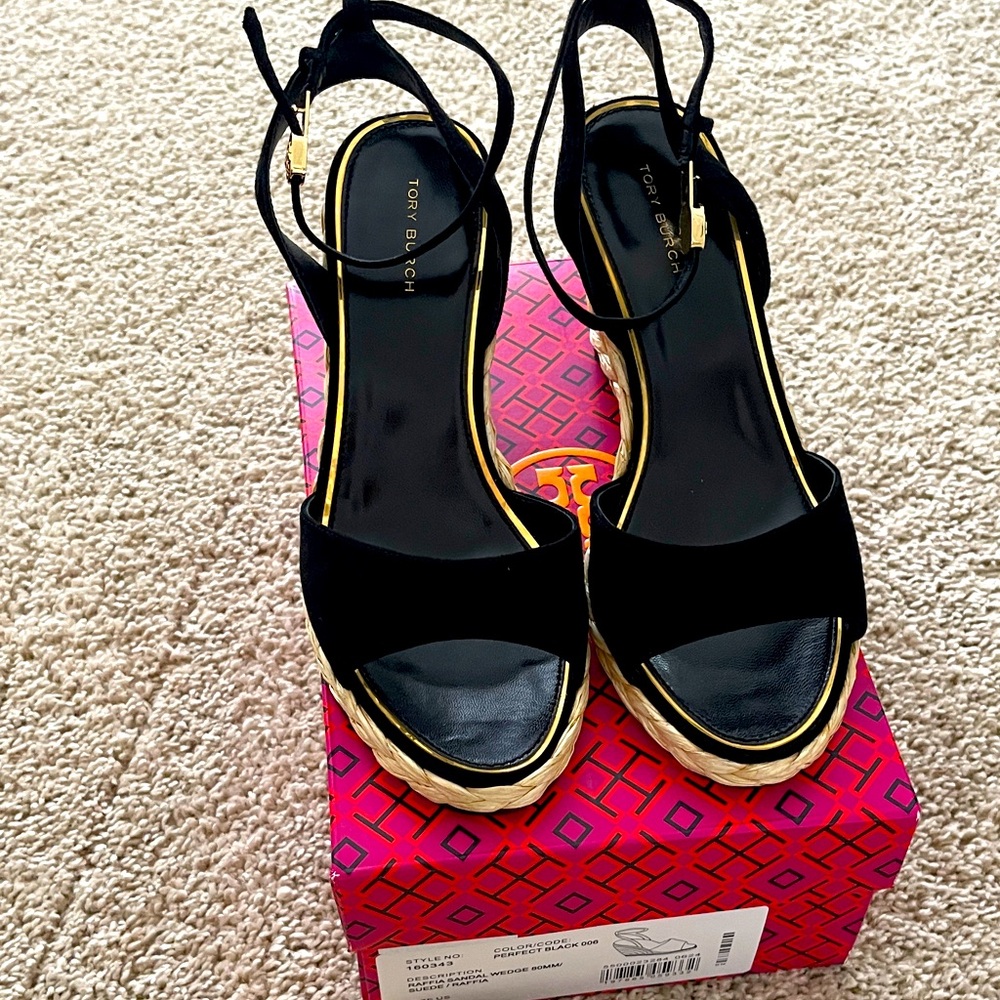 Tory Burch Black and gold wedge 80MM
Raffia Sandal/ Suede